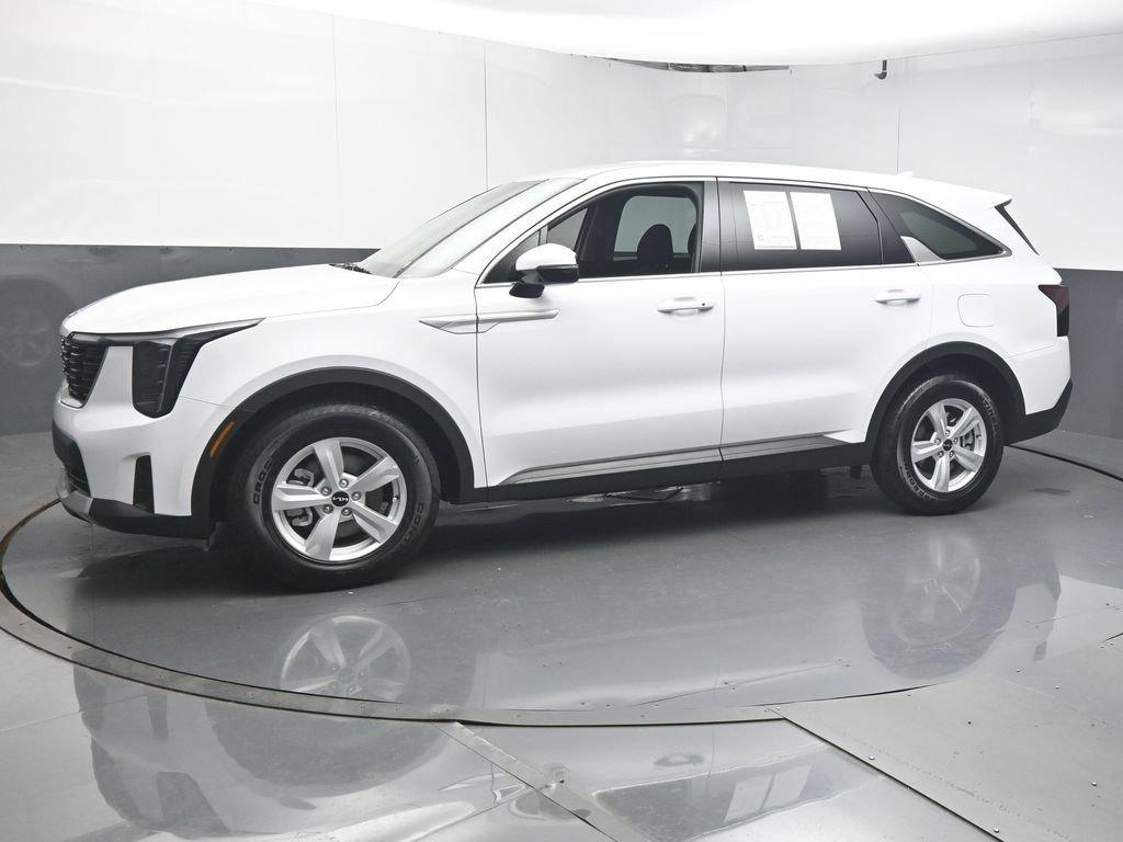Used 2026 Kia Sorento LX FWD image 4