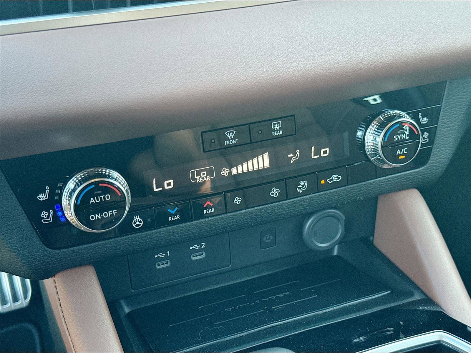 New 2025 Mitsubishi Outlander SEL image 16