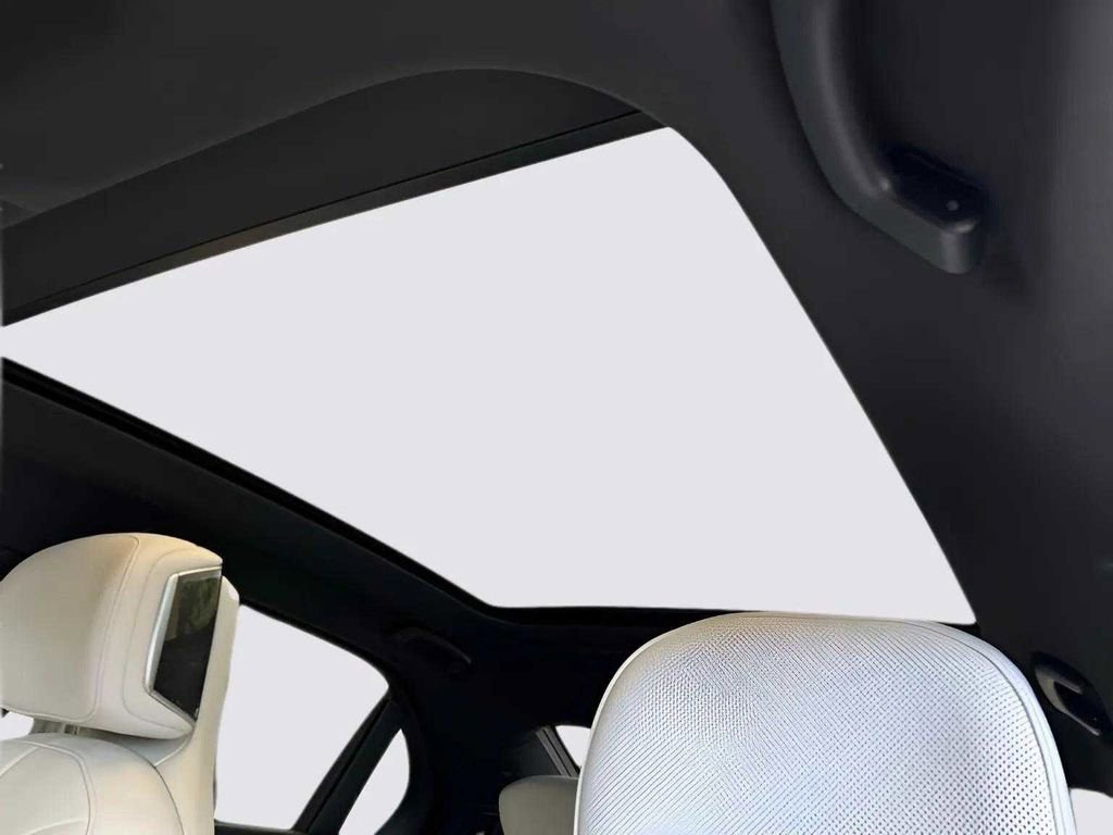 Used 2024 BMW i7 xDrive60 image 37