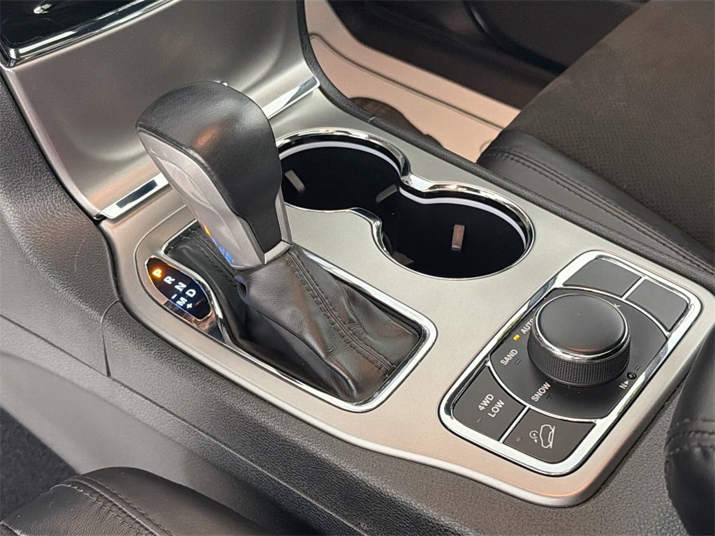 Used 2020 Jeep Grand Cherokee Altitude image 16