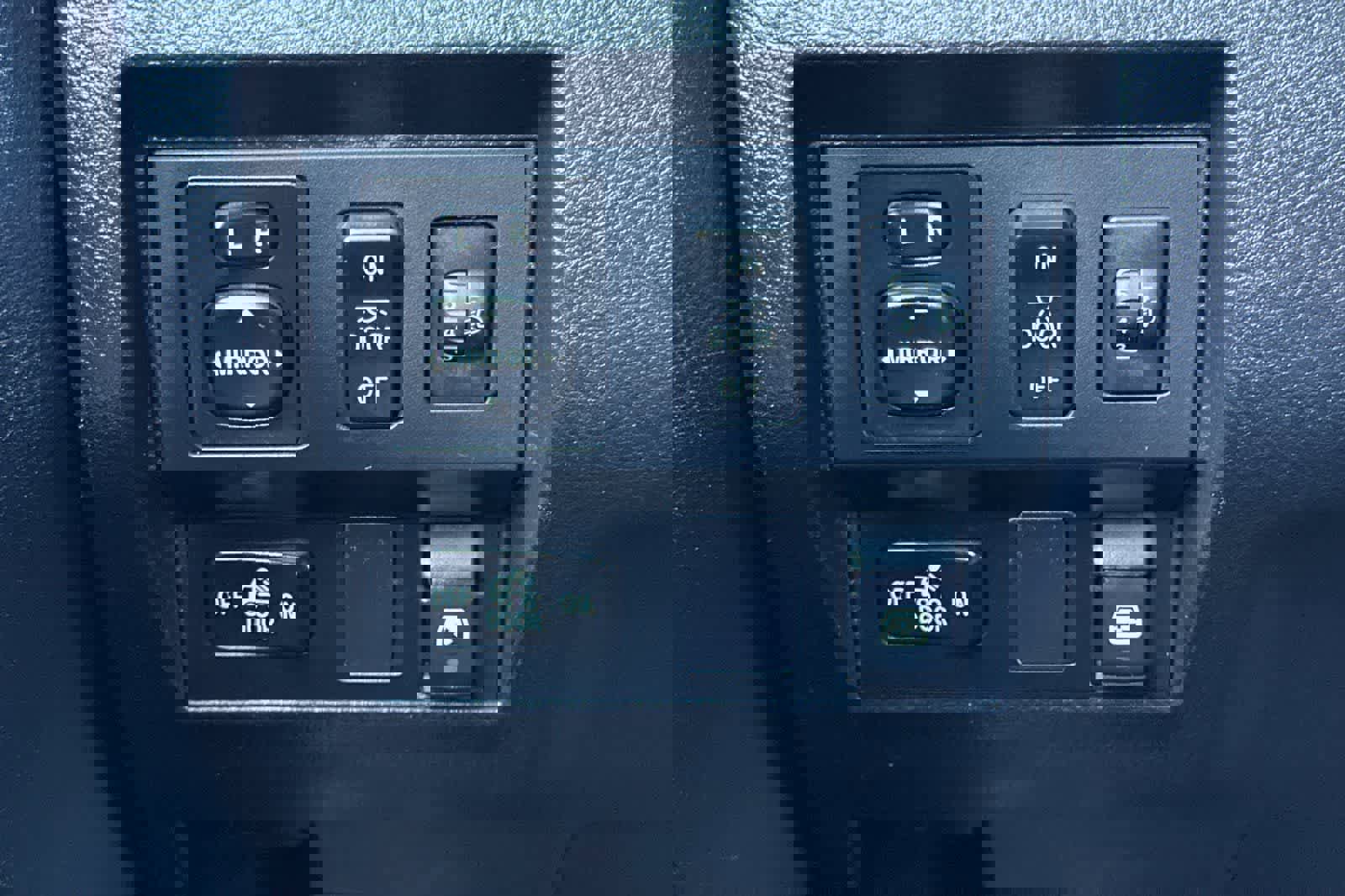 Used 2014 Toyota Tundra SR5 w/ SR5 Upgrade Package image 31