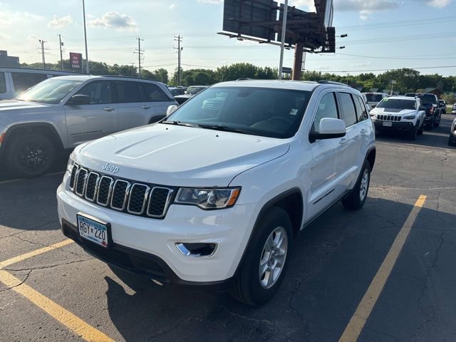 Used 2017 Jeep Grand Cherokee Laredo w/ Quick Order Package 23E AWD/4WD image 3