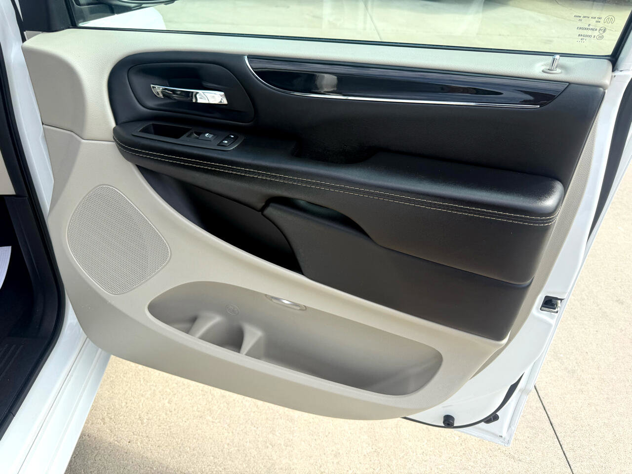 Used 2019 Dodge Grand Caravan SXT image 15