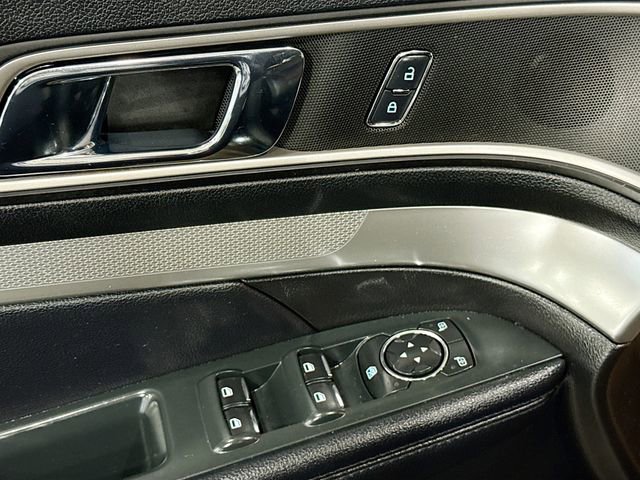Used 2016 Ford Explorer XLT w/ Equipment Group 202A image 18