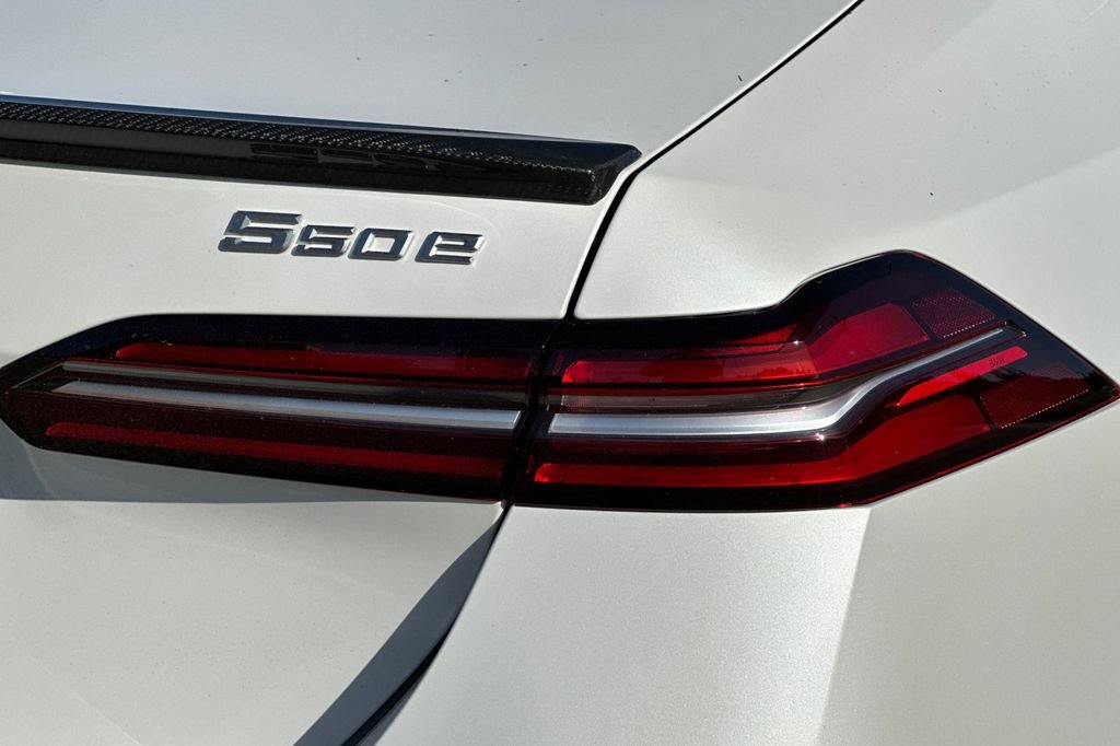 New 2026 BMW 550e xDrive 550e xDrive w/ Executive Package image 33