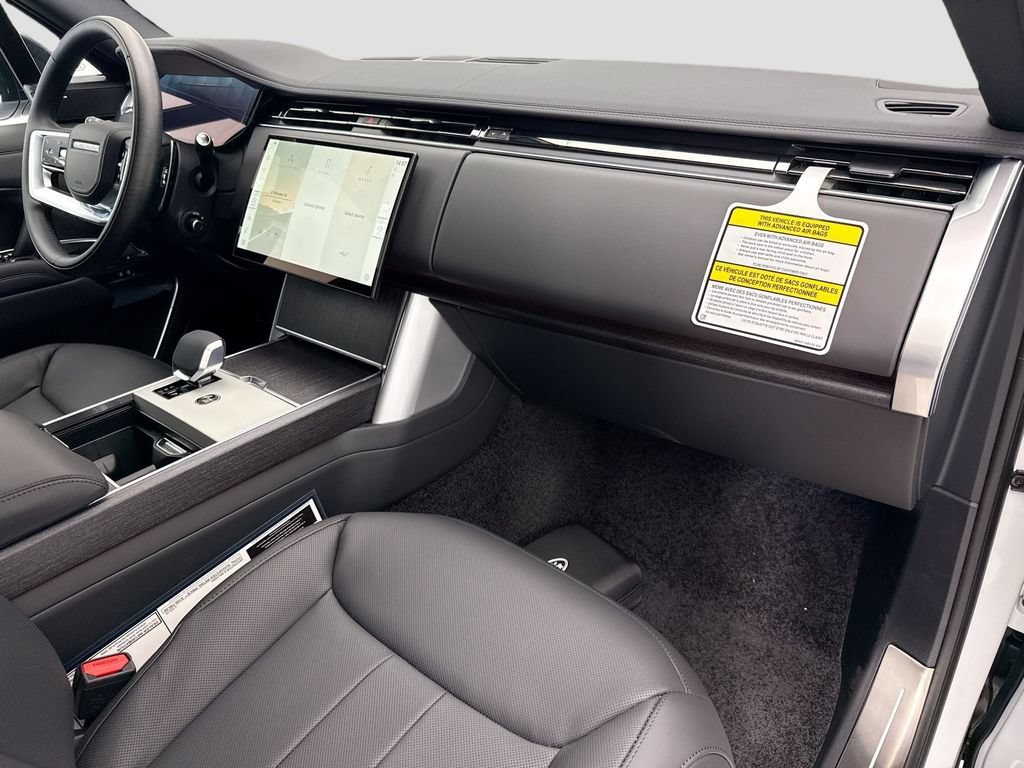 New 2026 Land Rover Range Rover Long Wheelbase SE AWD/4WD image 16