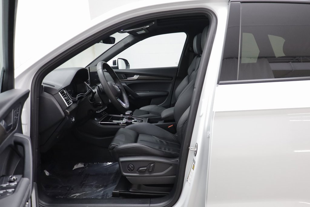 Used 2025 Audi Q5 e Premium Plus w/ Premium Plus Package image 5