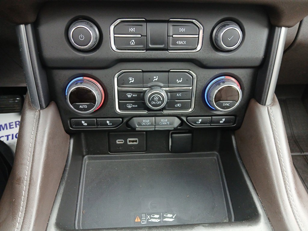 Used 2022 Chevrolet Suburban Z71 w/ Luxury Package image 42