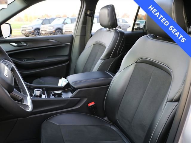 Used 2025 Jeep Grand Cherokee Altitude w/ Trailer Tow Package image 7