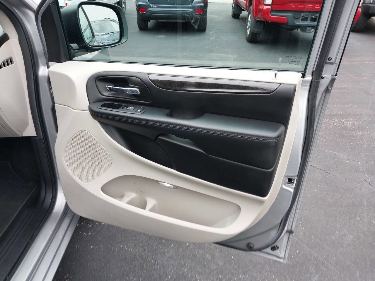 Used 2017 Dodge Grand Caravan SE w/ Power Window Group image 7