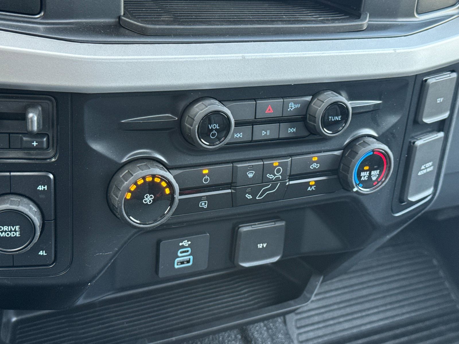 New 2025 Ford F550 4x4 Regular Cab Super Duty image 19