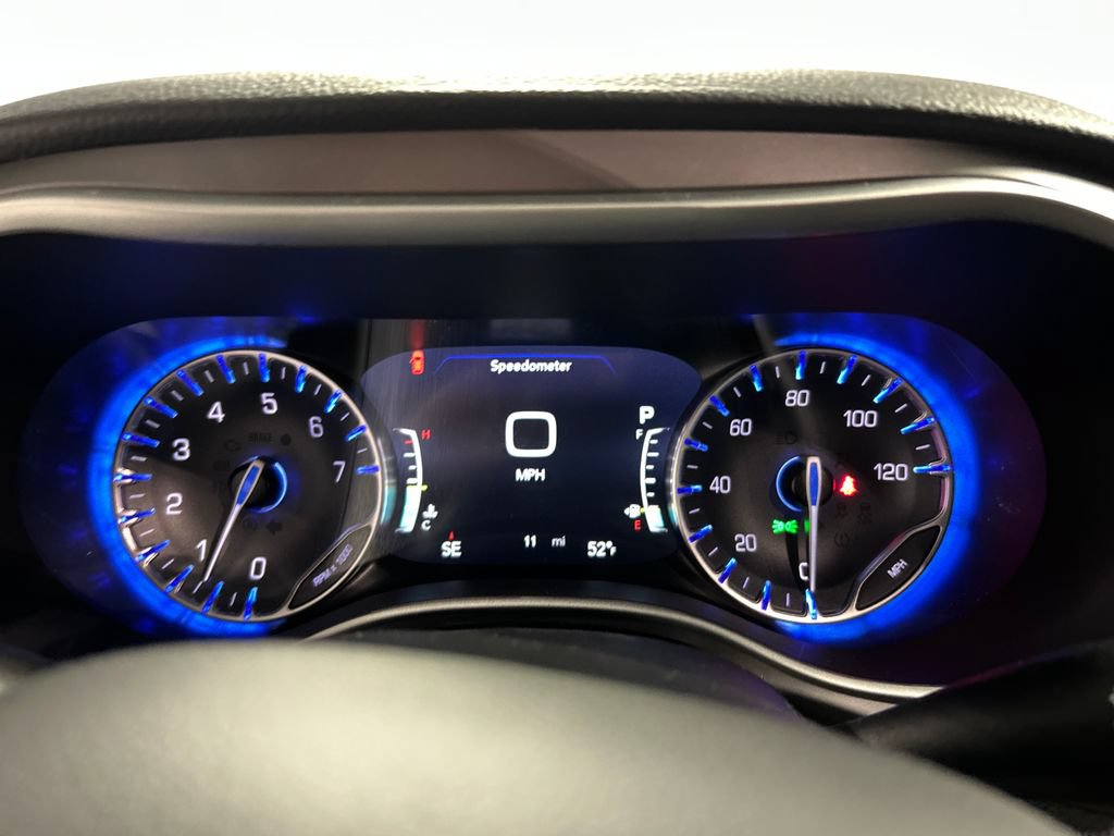 New 2027 Chrysler Pacifica Select w/ Family Tech Group FWD image 14