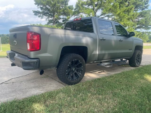 Used 2017 Chevrolet Silverado 1500 LTZ Z71 w/ Realtree Edition AWD/4WD image 13