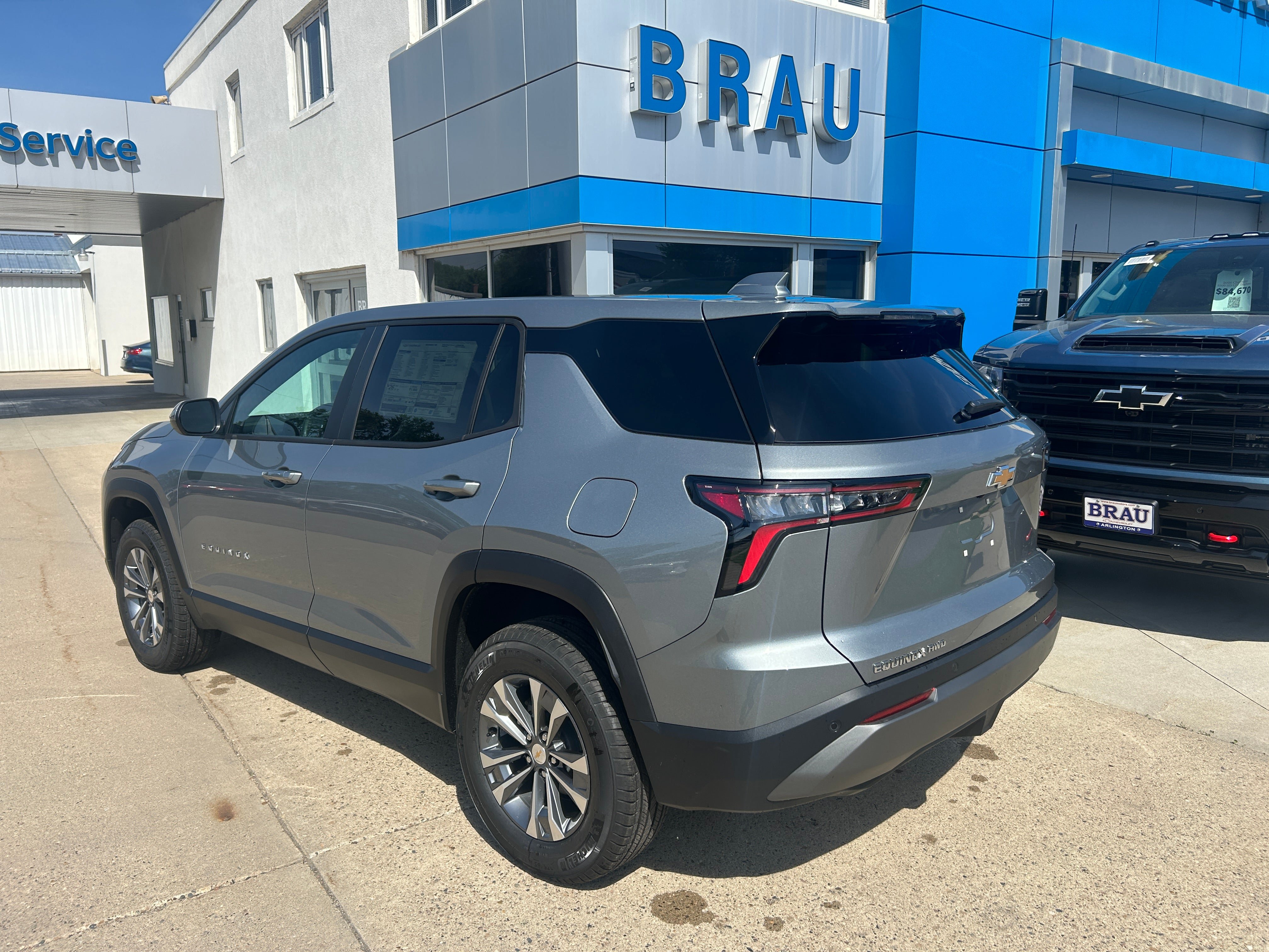 New 2026 Chevrolet Equinox LT w/ Convenience Package II AWD/4WD image 8