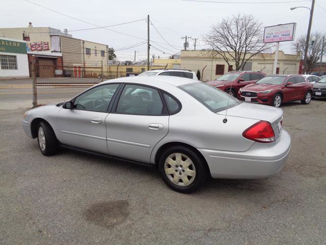 Used 2004 Ford Taurus LX image 4