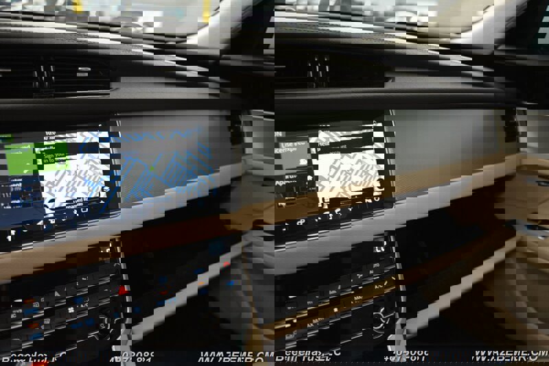 Used 2020 Jaguar XF Premium image 34