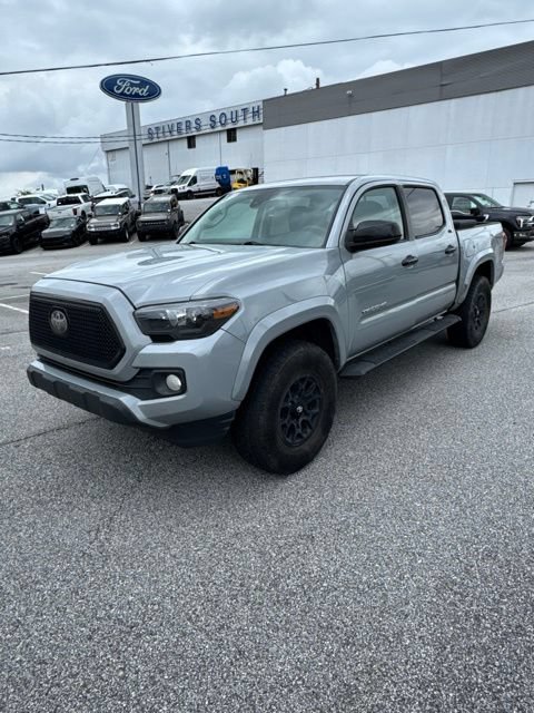 Used 2019 Toyota Tacoma SR5 RWD image 2