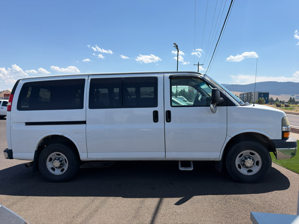 Used 2009 Chevrolet Express 3500 Passenger w/ LT Preferred Equipment Group RWD image 5