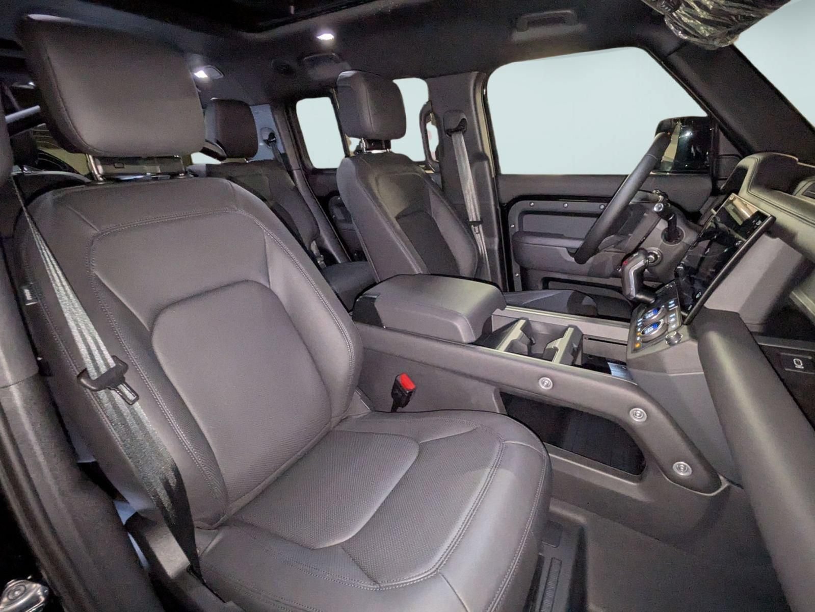 New 2026 Land Rover Defender 130 X-Dynamic SE AWD/4WD image 30