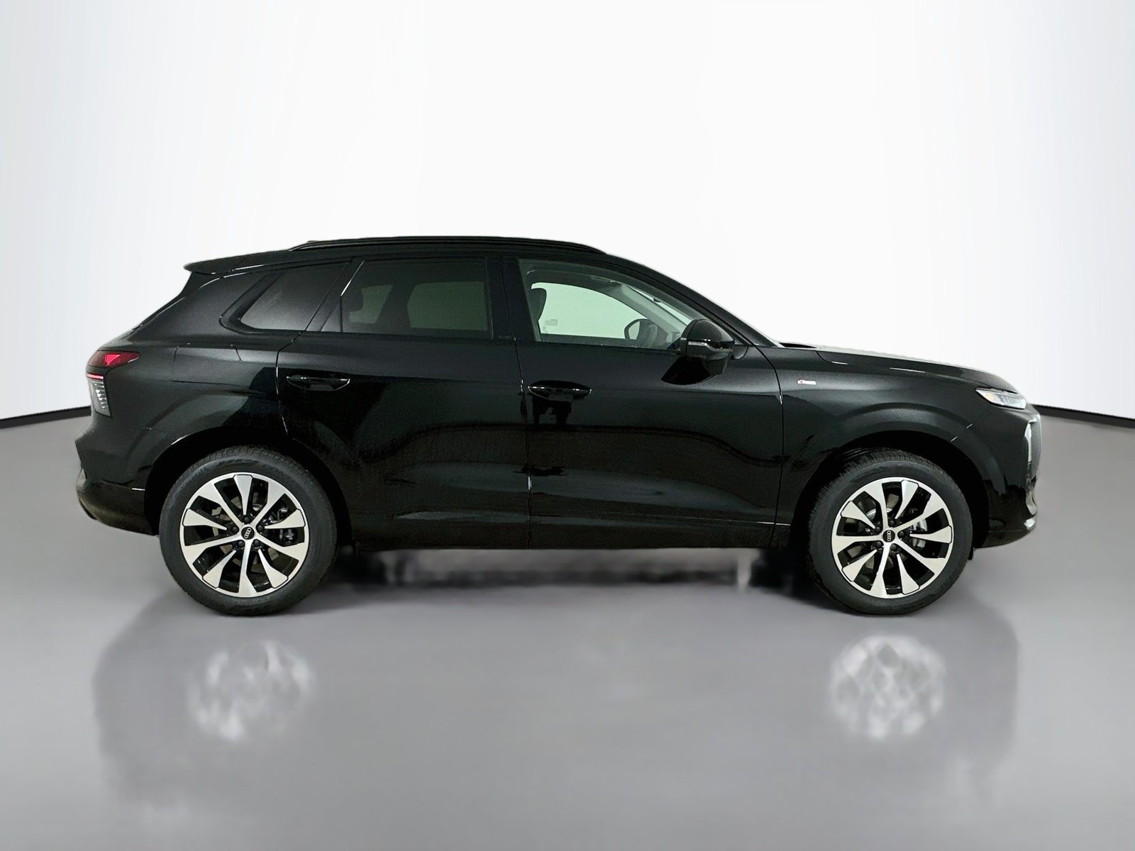 New 2026 Audi Q3 quattro 2.0T AWD/4WD image 4