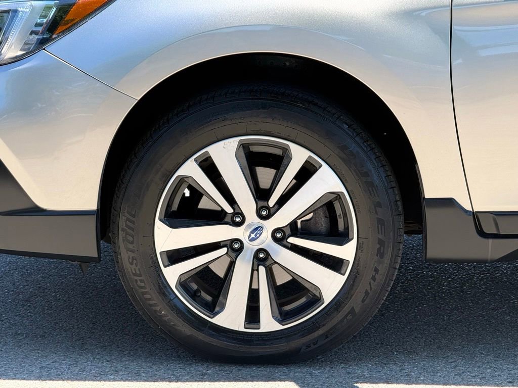 Used 2019 Subaru Outback 3.6R Limited AWD/4WD image 10