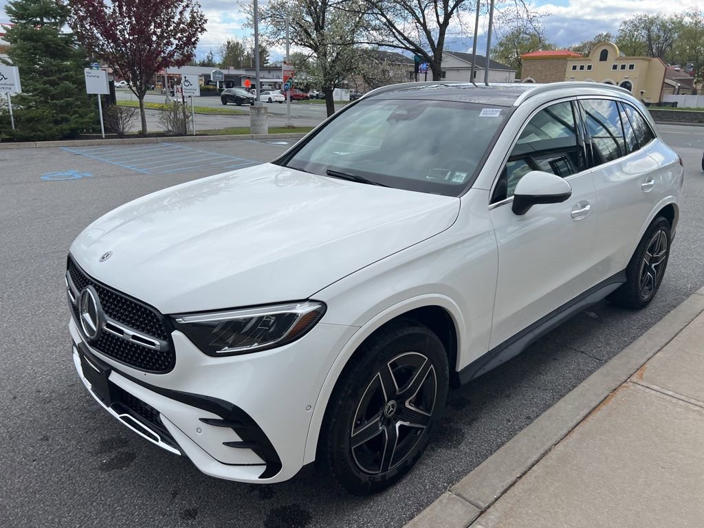 Used 2025 Mercedes-Benz GLC 300 4MATIC image 31