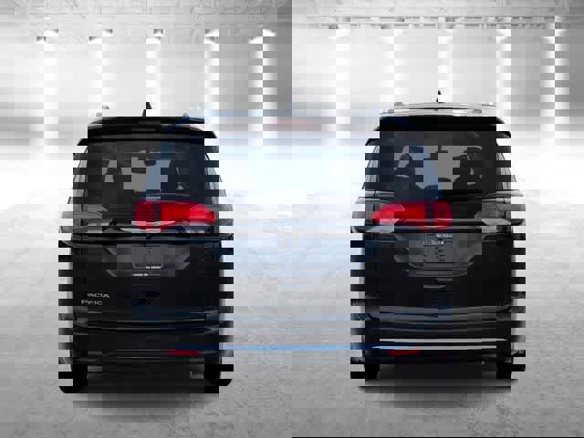 Used 2018 Chrysler Pacifica Touring-L Plus image 7