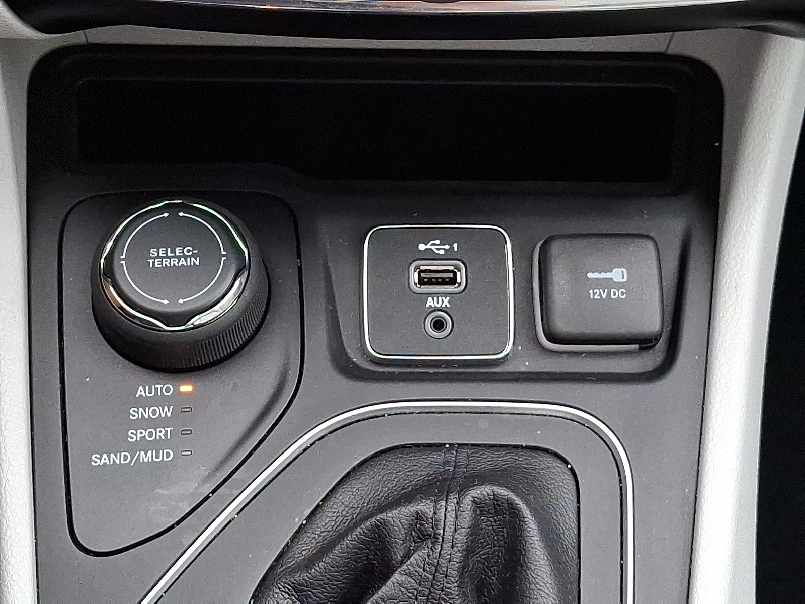 Used 2021 Jeep Cherokee Latitude Lux w/ Sun & Sound Group AWD/4WD image 26