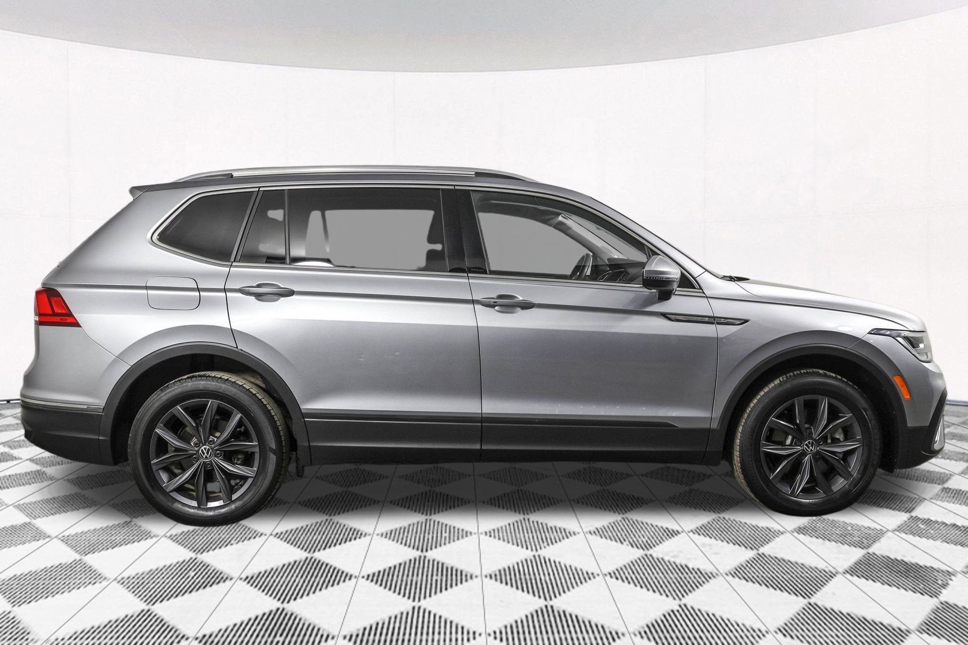 Used 2023 Volkswagen Tiguan SE image 13
