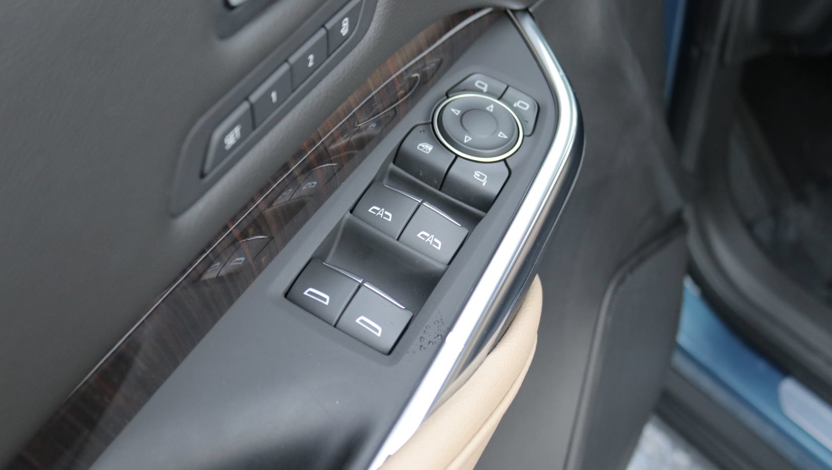 Certified 2025 Cadillac XT4 Premium Luxury FWD image 11