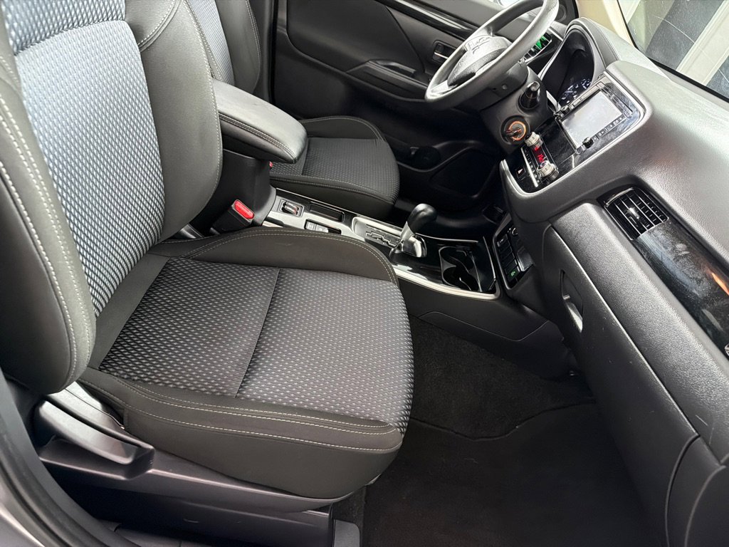 Used 2020 Mitsubishi Outlander ES FWD image 25