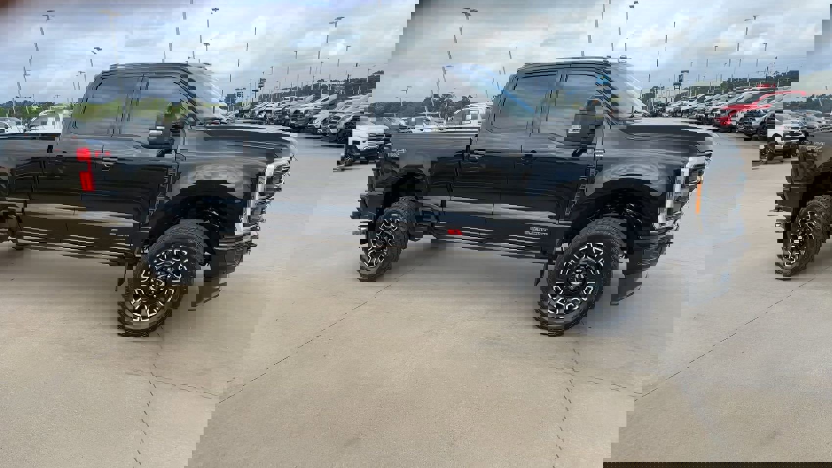 Used 2025 Ford F350 Platinum image 2