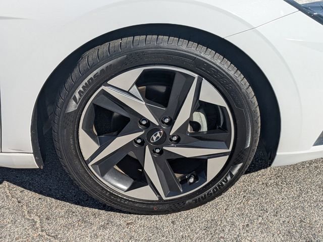 Used 2021 Hyundai Elantra Limited image 14