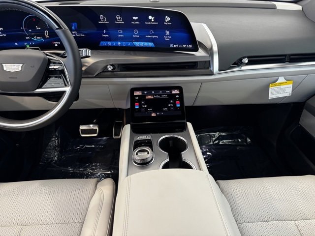 New 2026 Cadillac Vistiq Luxury image 2