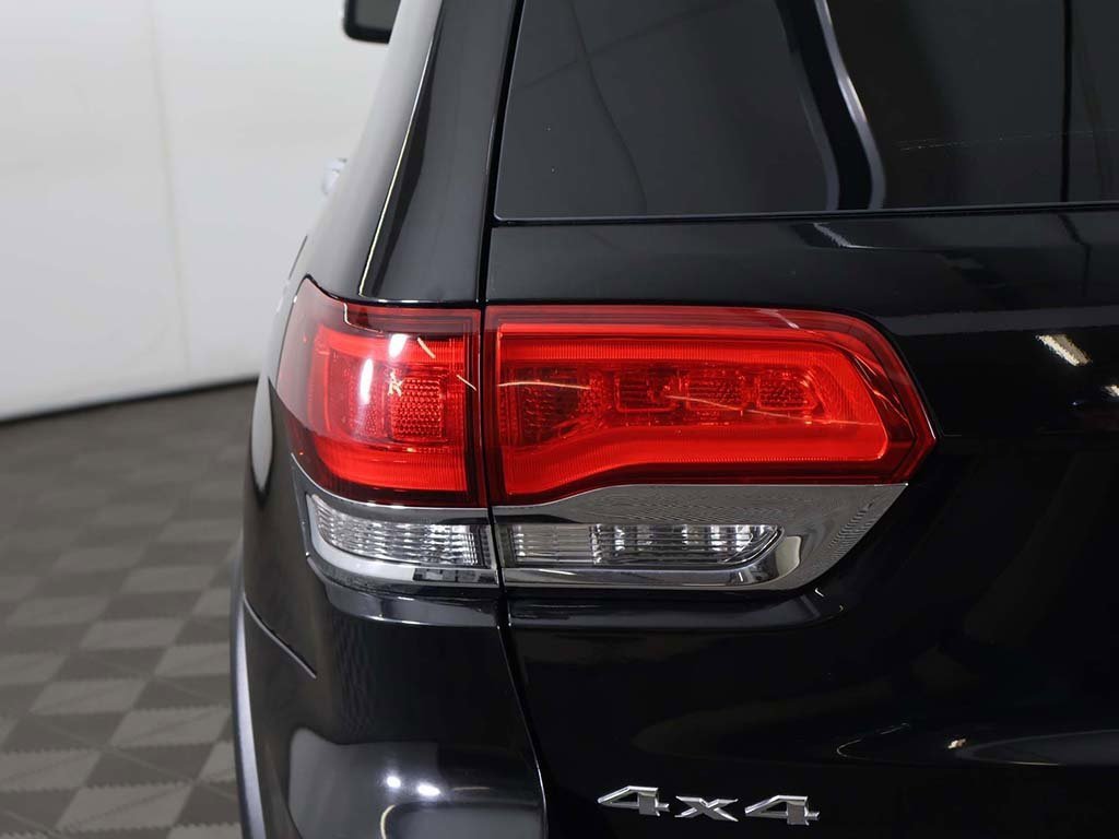 Used 2017 Jeep Grand Cherokee Limited image 16