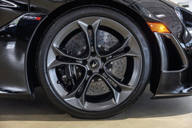 Used 2020 McLaren 720S Spider RWD image 47