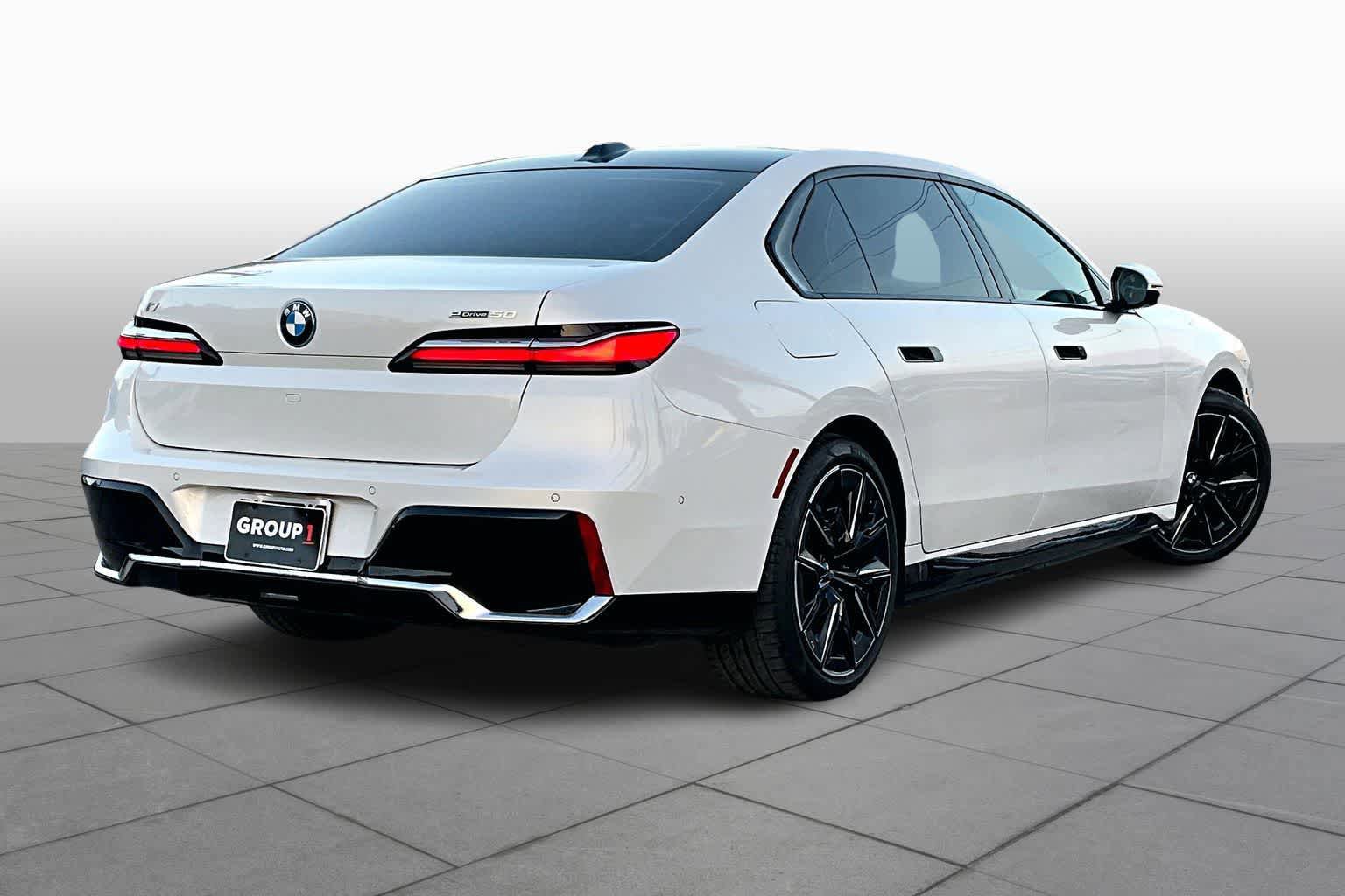 Used 2025 BMW i7 xDrive60 w/ M Sport Package RWD image 12
