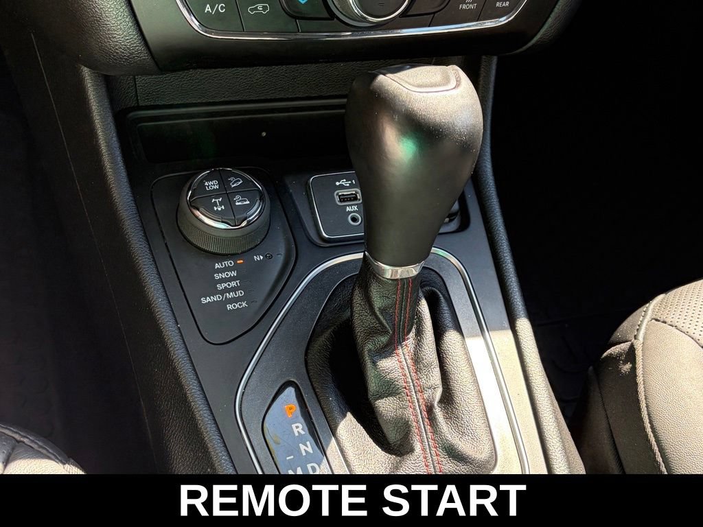 Used 2021 Jeep Cherokee Trailhawk w/ Technology Group AWD/4WD image 18