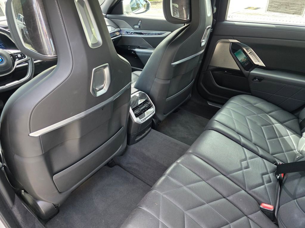 Certified 2023 BMW i7 xDrive60 image 15