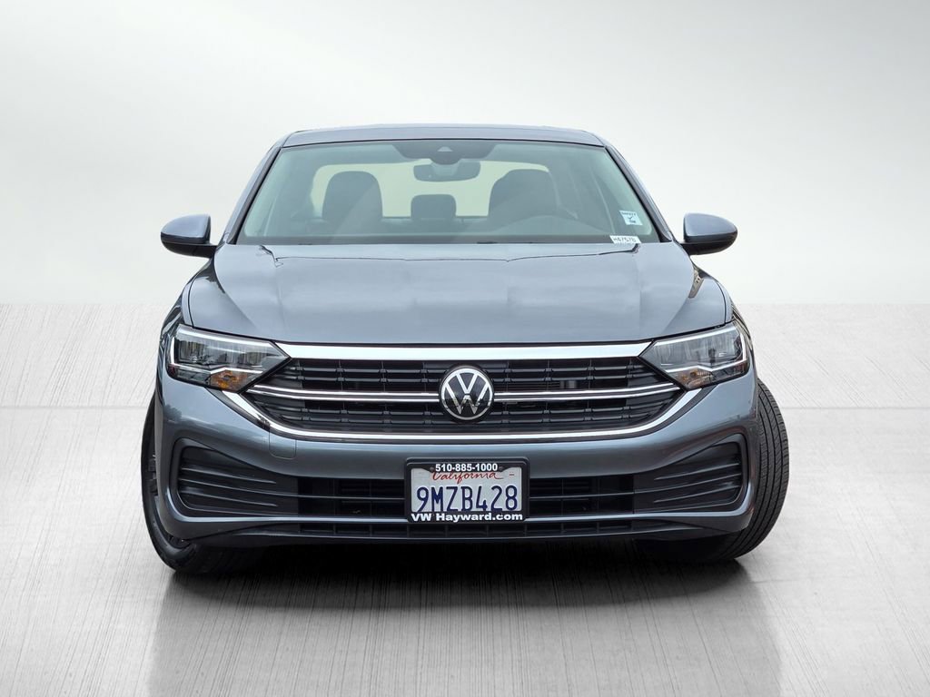 Used 2024 Volkswagen Jetta SE image 2