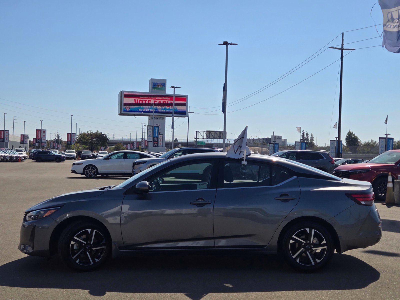 Used 2025 Nissan Sentra SV FWD image 4
