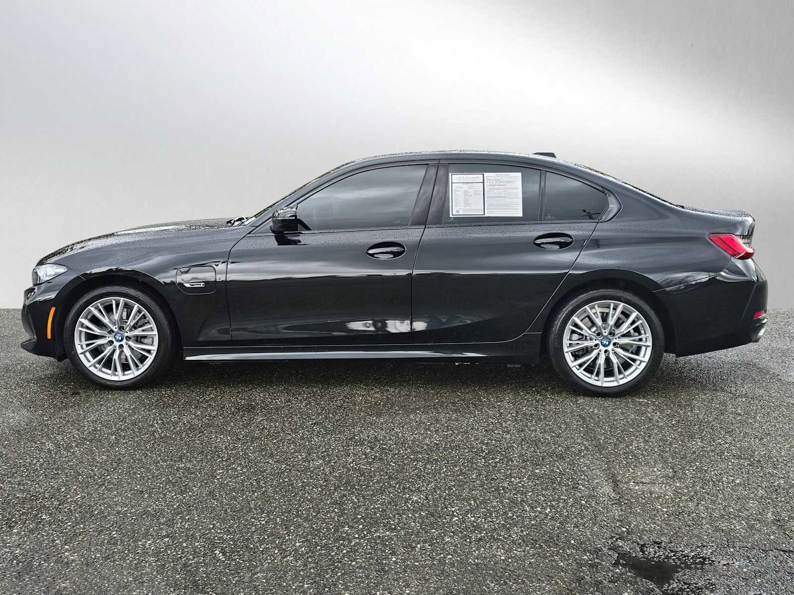 Used 2023 BMW 330e w/ Driving Assistance Package image 6