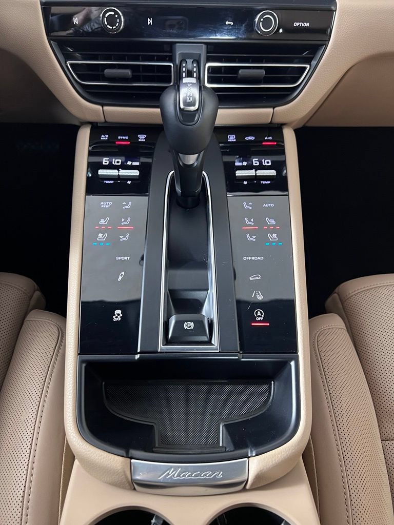 Certified 2023 Porsche Macan S AWD/4WD image 33