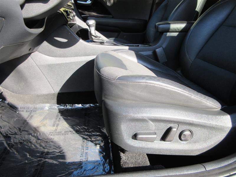Used 2019 Kia Niro S Touring FWD image 21