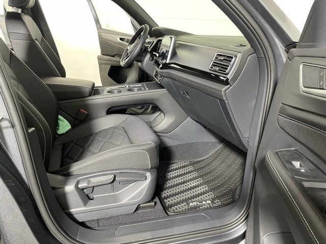 New 2025 Volkswagen Atlas Cross Sport SE image 17
