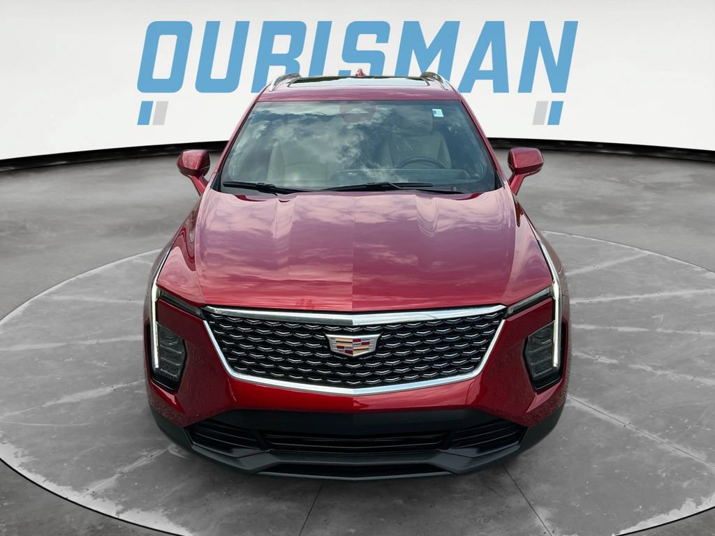Used 2024 Cadillac XT4 Luxury w/ Cold Weather Package FWD image 9