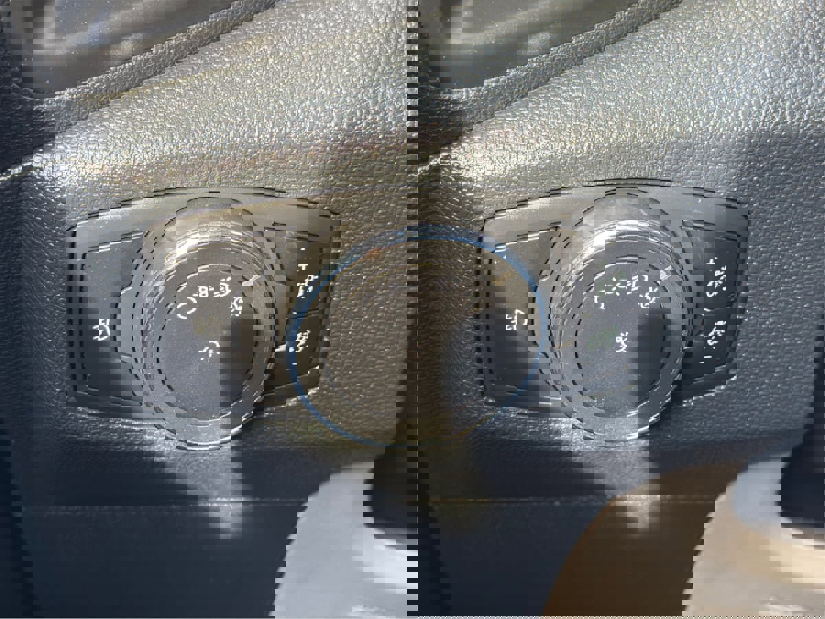 Used 2021 Ford EcoSport SE w/ SE Convenience Package image 16