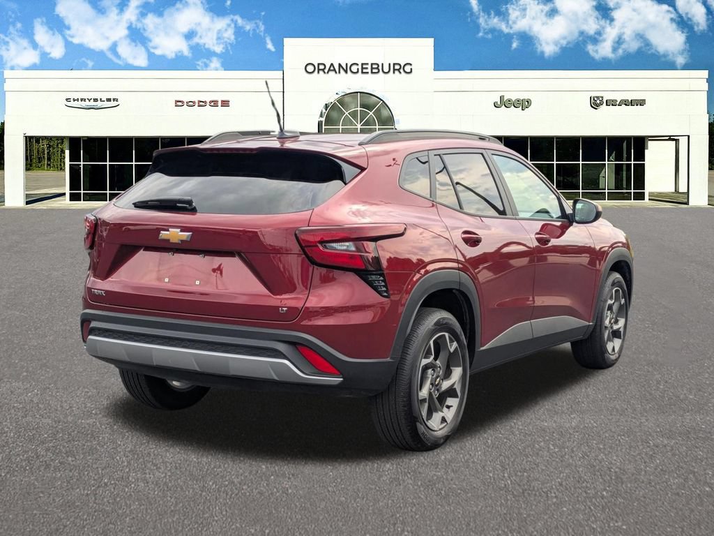 Used 2025 Chevrolet Trax LT FWD image 7