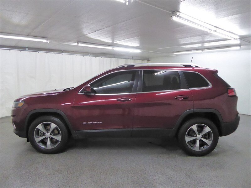 Used 2019 Jeep Cherokee Limited w/ Luxury Group AWD/4WD image 4