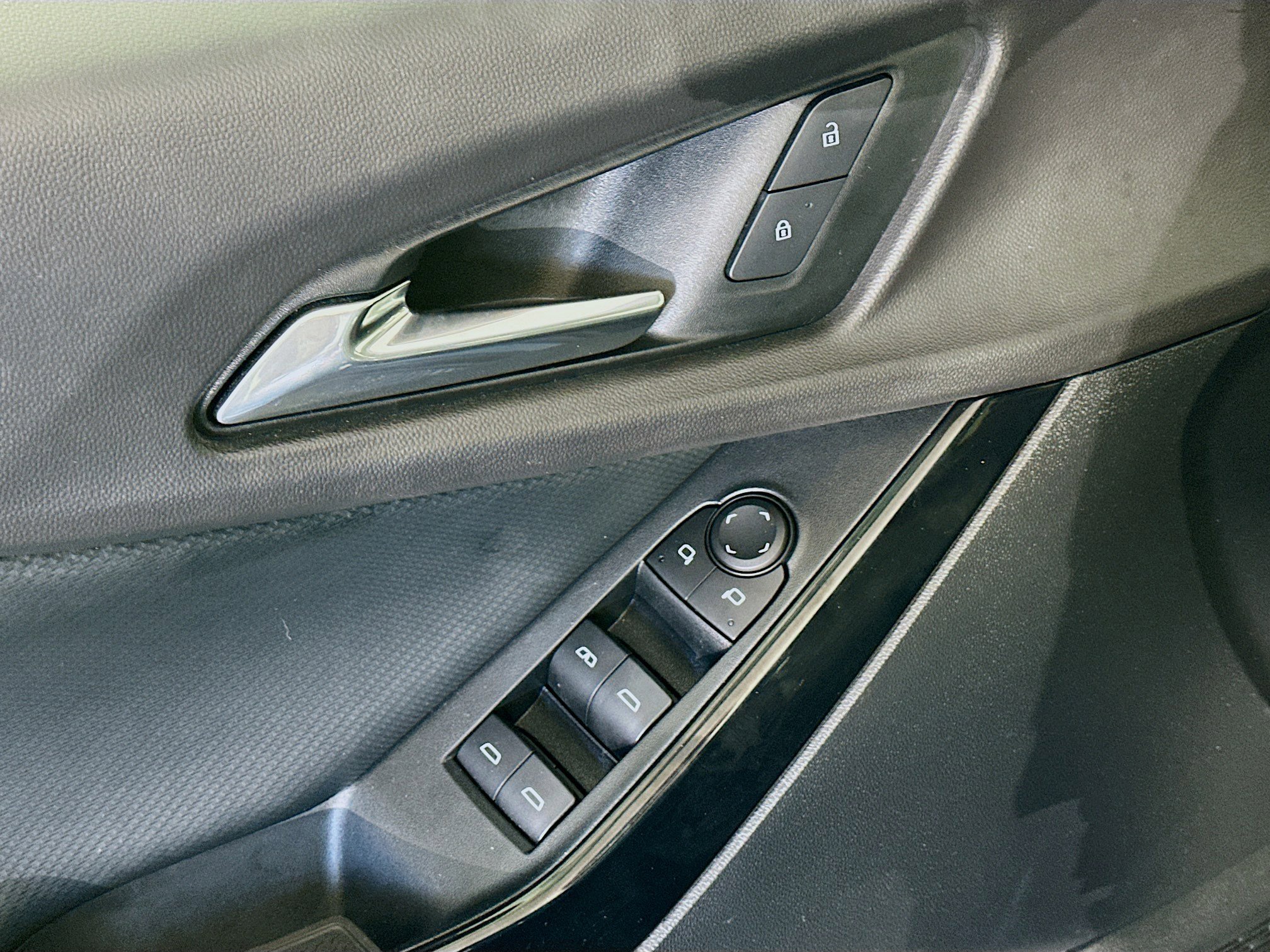 Used 2025 Chevrolet Equinox LT image 15